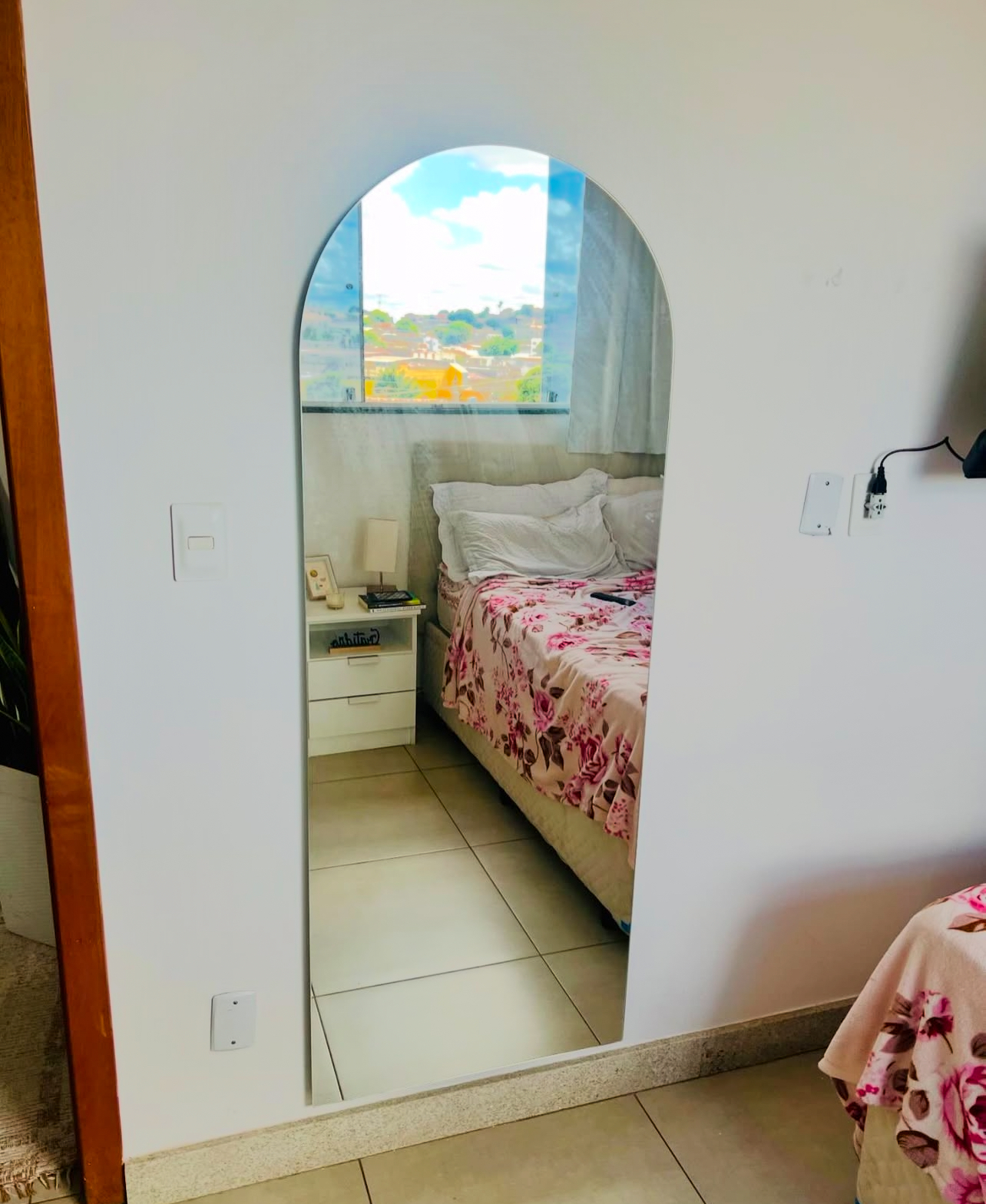 Espelho base reta e topo arqueado flutuante 